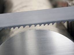 Резка труб и профилей ленточной пилой
