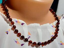 Розкішне янтарне намисто із темно коньячних бурштинових кульок 7 мм