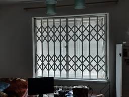 Решетки раздвижные металлические на окна, двери в магазин Львов
