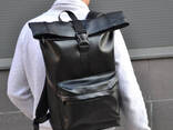 Рюкзак ролл-топ из эко кожи качественный, надежный. Цвет: черный