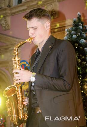 Саксофоніст Andriy Fiyalovych - жива музика для вашого свята
