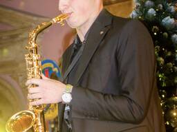 Саксофоніст Andriy Fiyalovych - жива музика для вашого свята