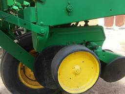 Сеялка John Deere 7000