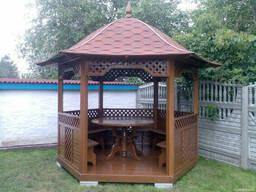 Шестиугольная беседка из дерева