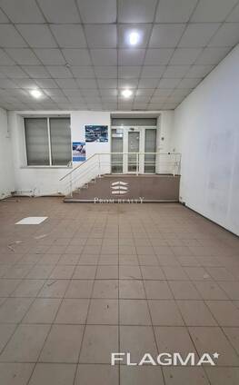 Склад-магазин по фасаду вул. Шевченка