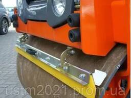 Скребок поліуретановий на вальці катка під замовлення
