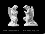Скульптура ангела на коліні - фото 1