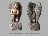 Скульптура ангела на коліні - фото 5