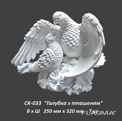 Скульптура " Голубка з пташеням"