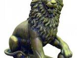 Скульптура льва с шаром