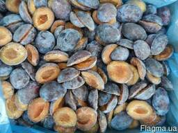 Слива целая с косточкой и половинки б/з