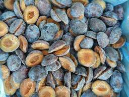 Слива замороженная половинки