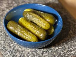 Солоні огірки