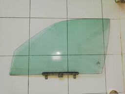 Стекло двери слева спереди зелен. Пассат Б-3, 357 845 201