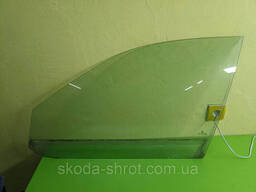 Стекло передних левых дверей Шкода Октавия тур
