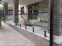 Стеклянные ограждения лестниц, балконов