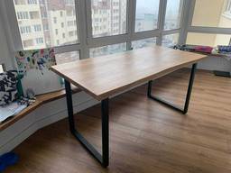 Стіл із масиву дуба з натуральним краєм на металевих опорах Loft
