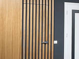 Стіна та двері з рейок - фото 1