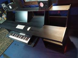 Стол Диджея.