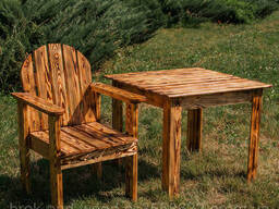 Стол и стул обожжённые.