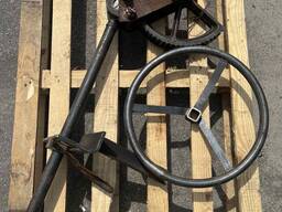 Стояночный тормоз грузового вагона в сборе