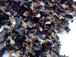 Сушений гриб муер (черный древесный гриб), кусочек 3*5 - фото 1