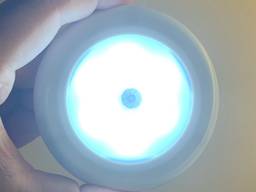 Светильник ночник подсветка фонарь светодиодный 6LED с датчиком движения на магните