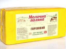 Сир сичужний твердий з волоським горіхом "Горіховий" 45%, ТМ "Молочна поляна"