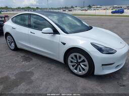 Tesla Model 3 2023 року.