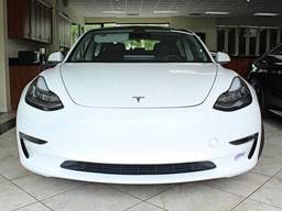 Tesla Model 3 Long Range – совершенные черты