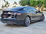 Tesla Model S 2013 - электромобиль бизнес-класса