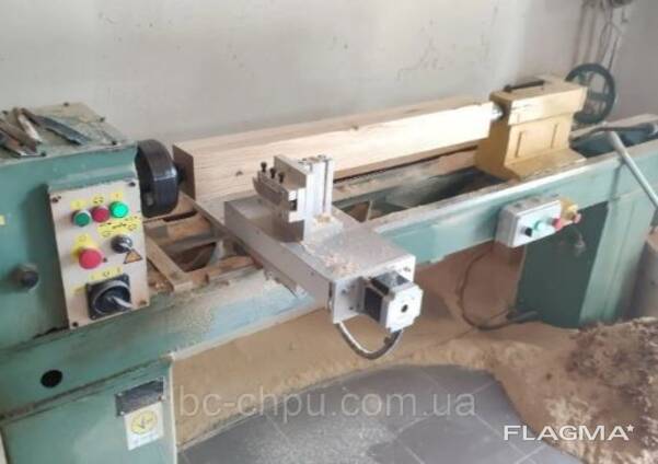 Токарный ЧПУ станок по дереву.