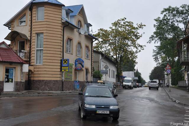 Торговый центр в проходной части г. Косов Карпаты