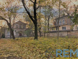 Участок под застройку в центре Одессы. Рядом спуск к морю