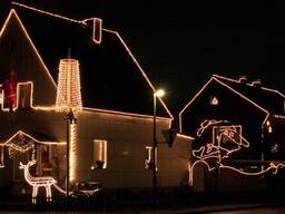 Прикрашання ялинок, виготовлення та монтаж конструкцій Прикрашання гірляндами