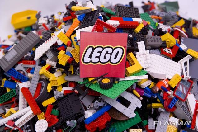 Мужчина получил работу мечты: играть в LEGO целыми днями!