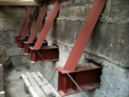 Усиление ветхих строений металлоконструкциями.