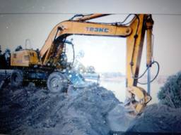 Услуги экскаватора ЕК-18-20