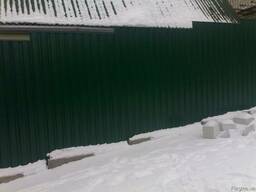 Заборы из рабицы, профнастила, шифера, дерева, секционный.