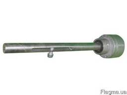 Вал с обоймой для бункера шнековой кормораздачи