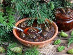 Варення шишок сосни квітів кульбаби