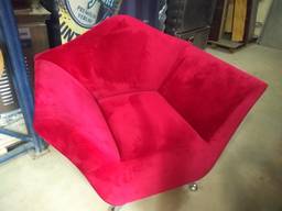 Велюровое красное кресло, диван