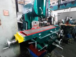 Вертикально-фрезерный станок 6Р13