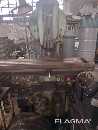 Вертикально-фрезерний станок 6Р13