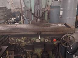 Вертикально-фрезерний станок 6Р13