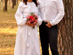 Весільний комплект - білосніжна вишита сукня з бавовни та класична чоловіча сорочка