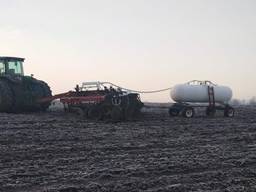 Внесення безводного аміаку та водного