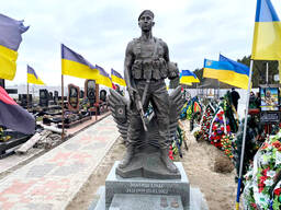 Военные памятники и статуи производство памятников украинским военным.