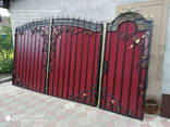 Распашные ворота кованые с профнастилом и калиткой - фото 1