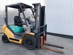 Вилковий автонавантажувач Komatsu на великих 12 колесах. Модель:FG20C-16.